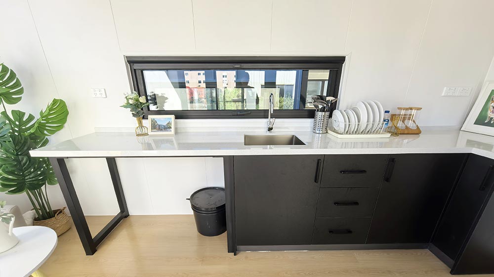 Australia Standard Prefabricated MobileTiny House on Wheels Trailer Cabin for garden airbinb